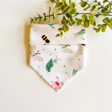 Load image into Gallery viewer, BUGS & KISSES