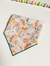 Load image into Gallery viewer, PEACHY FLORAL
