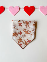 Load image into Gallery viewer, LOVE IS IN THE AIR
